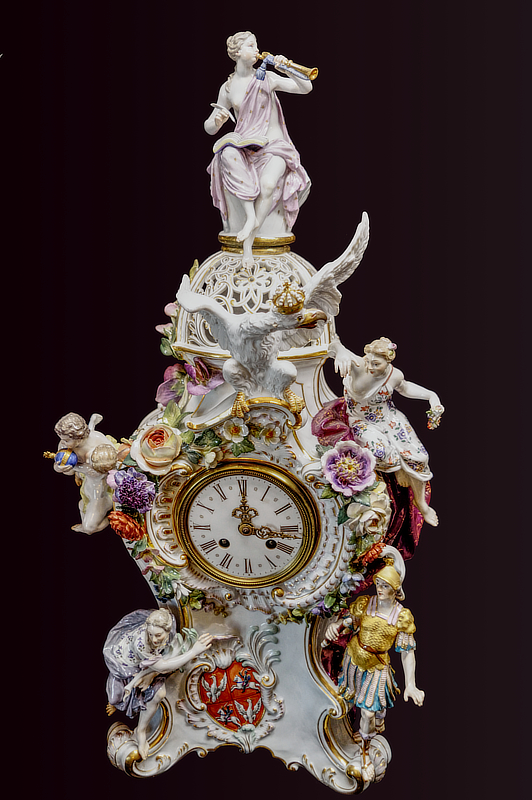 18th C Meissen porcelain clock, bearing the arms of the Polish-Lithuanian Commonwealth