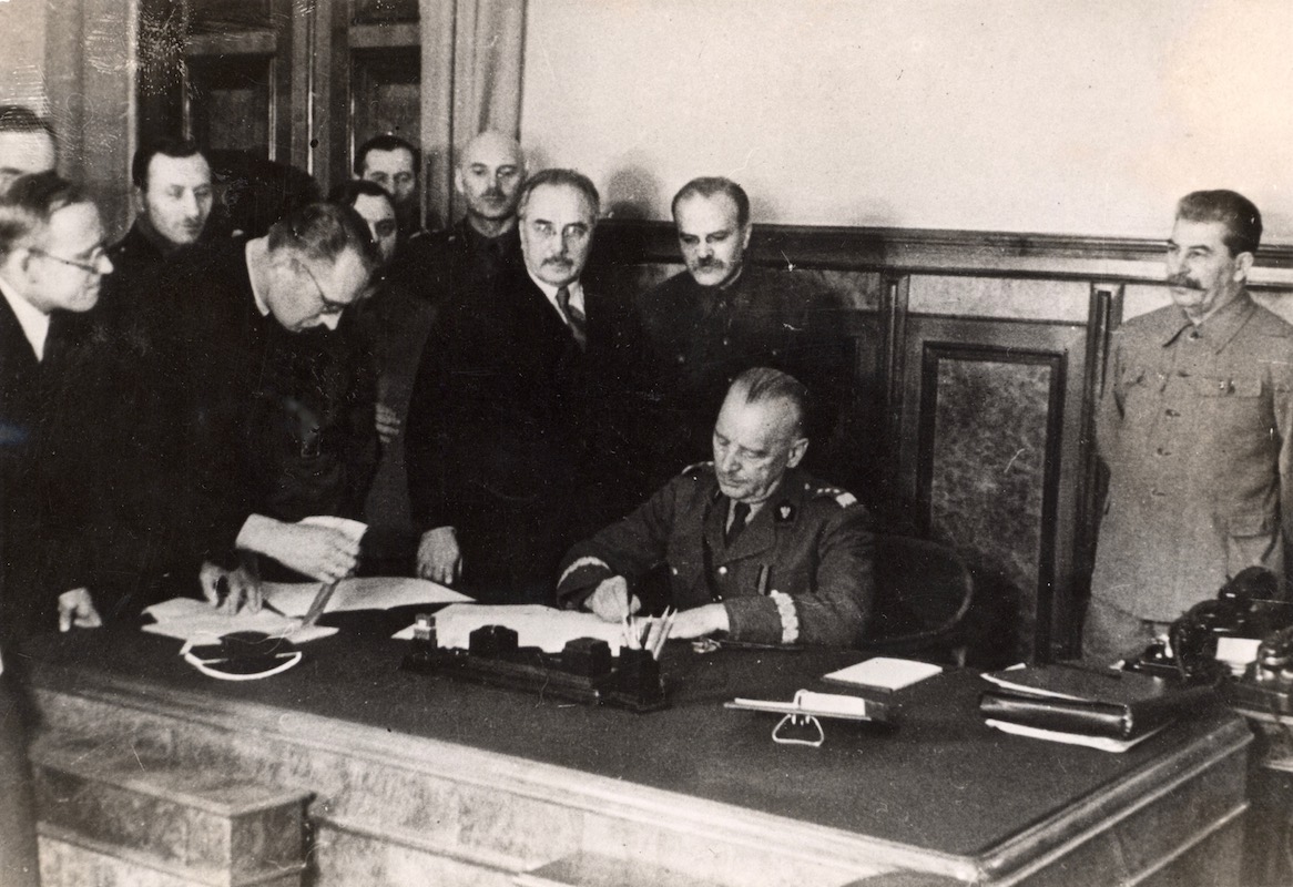 Gen. W. Sikorski signing Polish-Soviet Declaration 04.12.1941 - with J. Stalin, W. Molotov, Ambassador S. Kot and Lt. Gen. W. Anders
